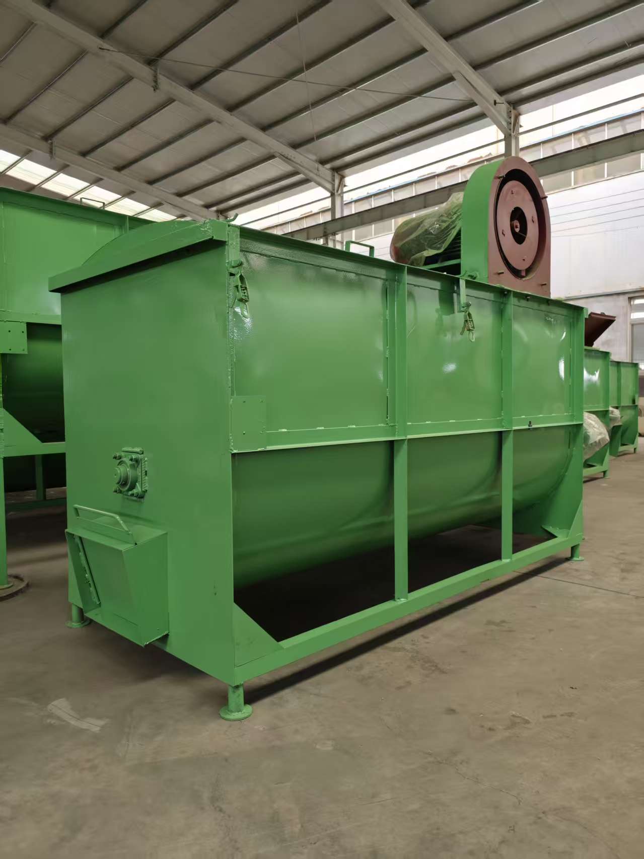 Horizontal pulverizer and fine mixer