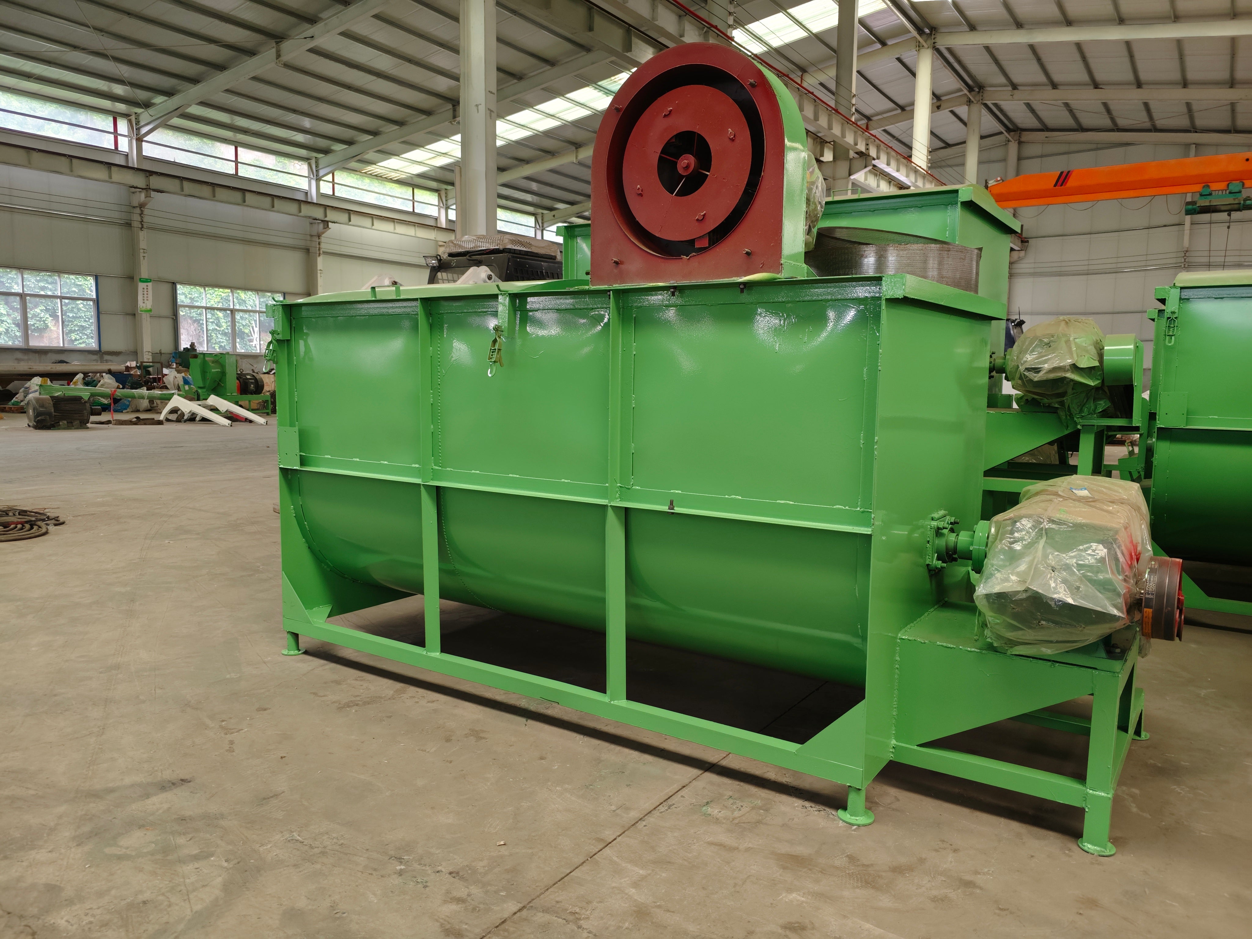 Horizontal pulverizer and fine mixer